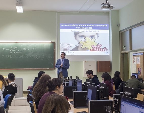El Protecto Edufinet enseña a alumnos de la UMA cómo emprender con un simulador de plan de empresa